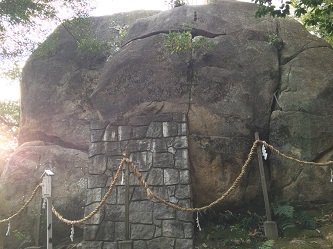 越木岩神社の磐座の写真